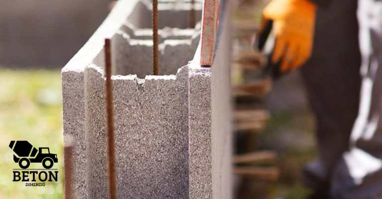 Mennyi beton kell egy zsalukőbe? Teljes útmutató számításhoz és kivitelezéshez